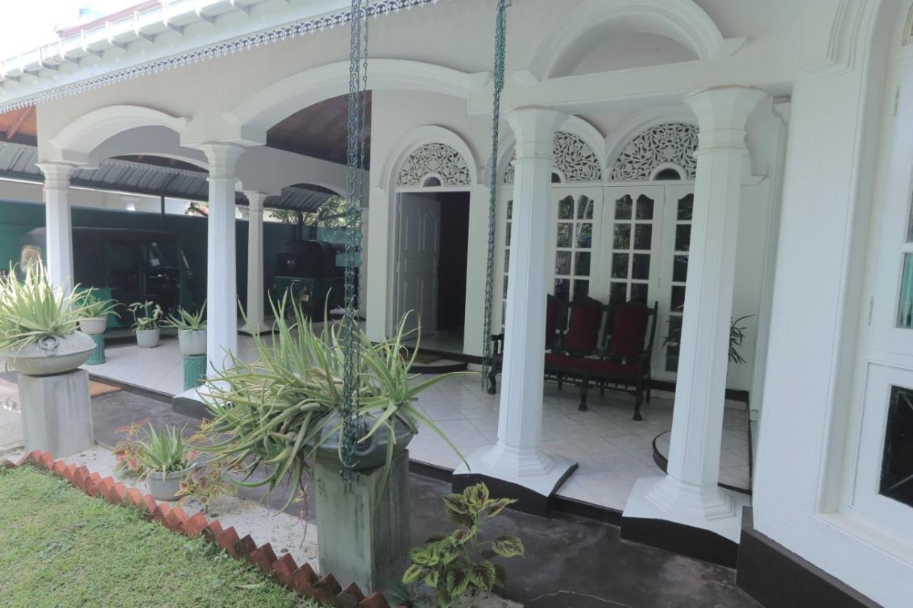 Ceylon Tusker Holiday Villa Negombo Buitenkant foto